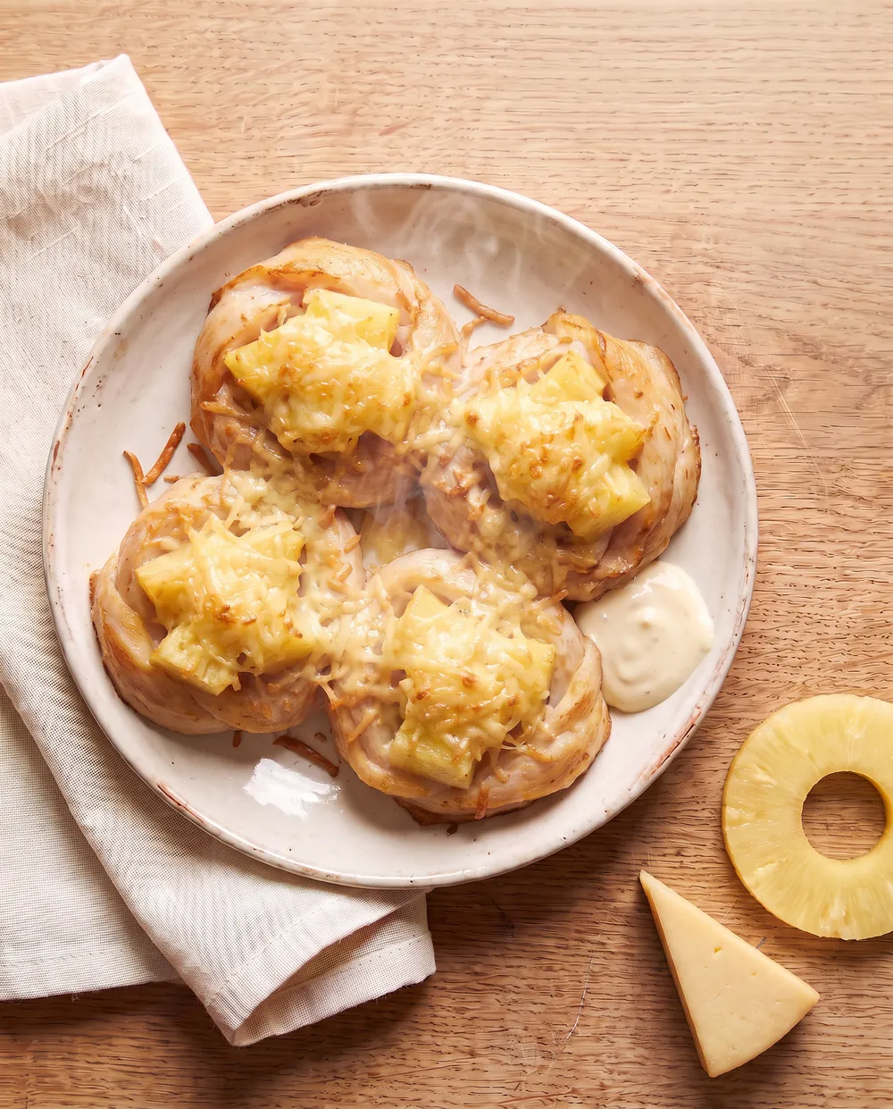 Куриные гнёзда с ананасом и сыром — в готовом виде, подача