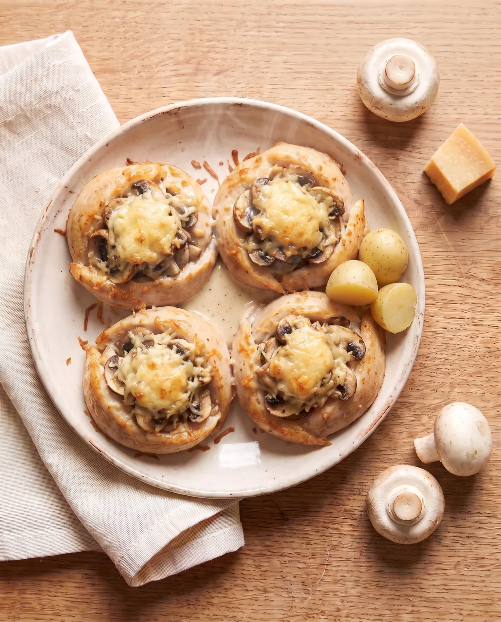 Куриные гнёзда с грибами и сыром — в готовом виде, подача