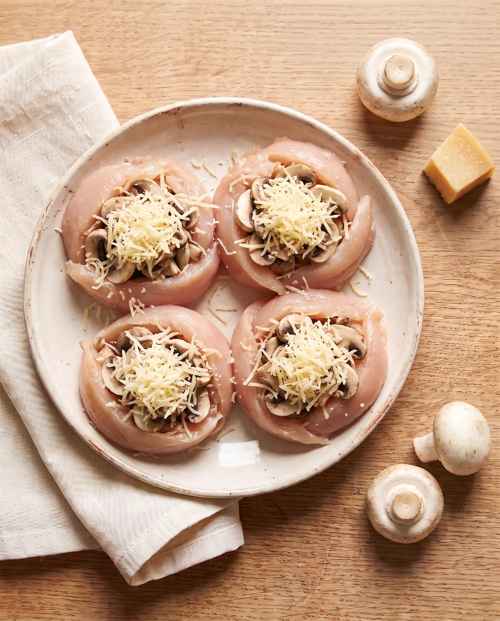 Куриные гнёзда с грибами и сыром — сырой полуфабрикат, ручная лепка