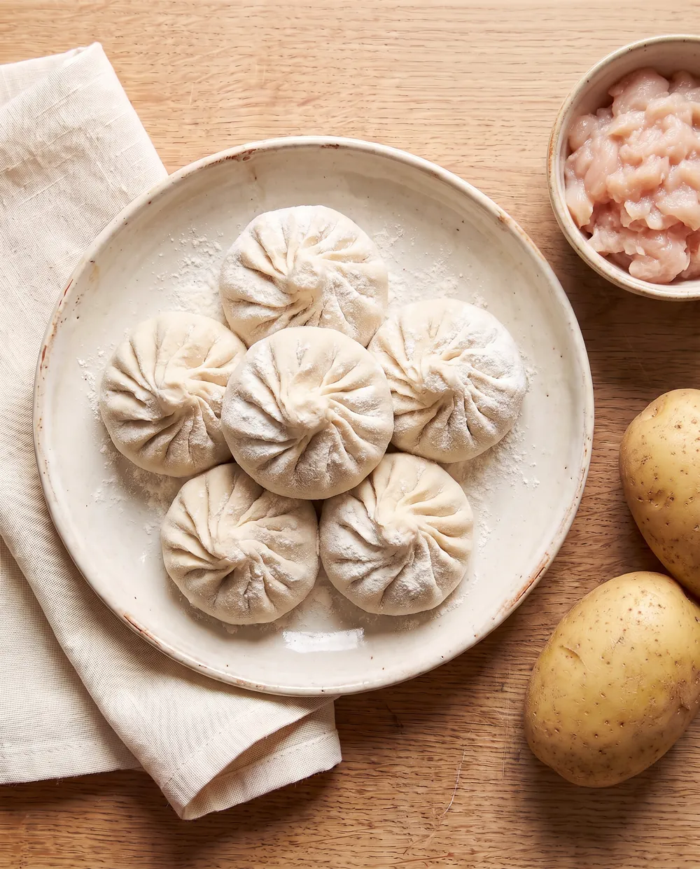 Манты с курицей и картофелем — сырой полуфабрикат, ручная лепка