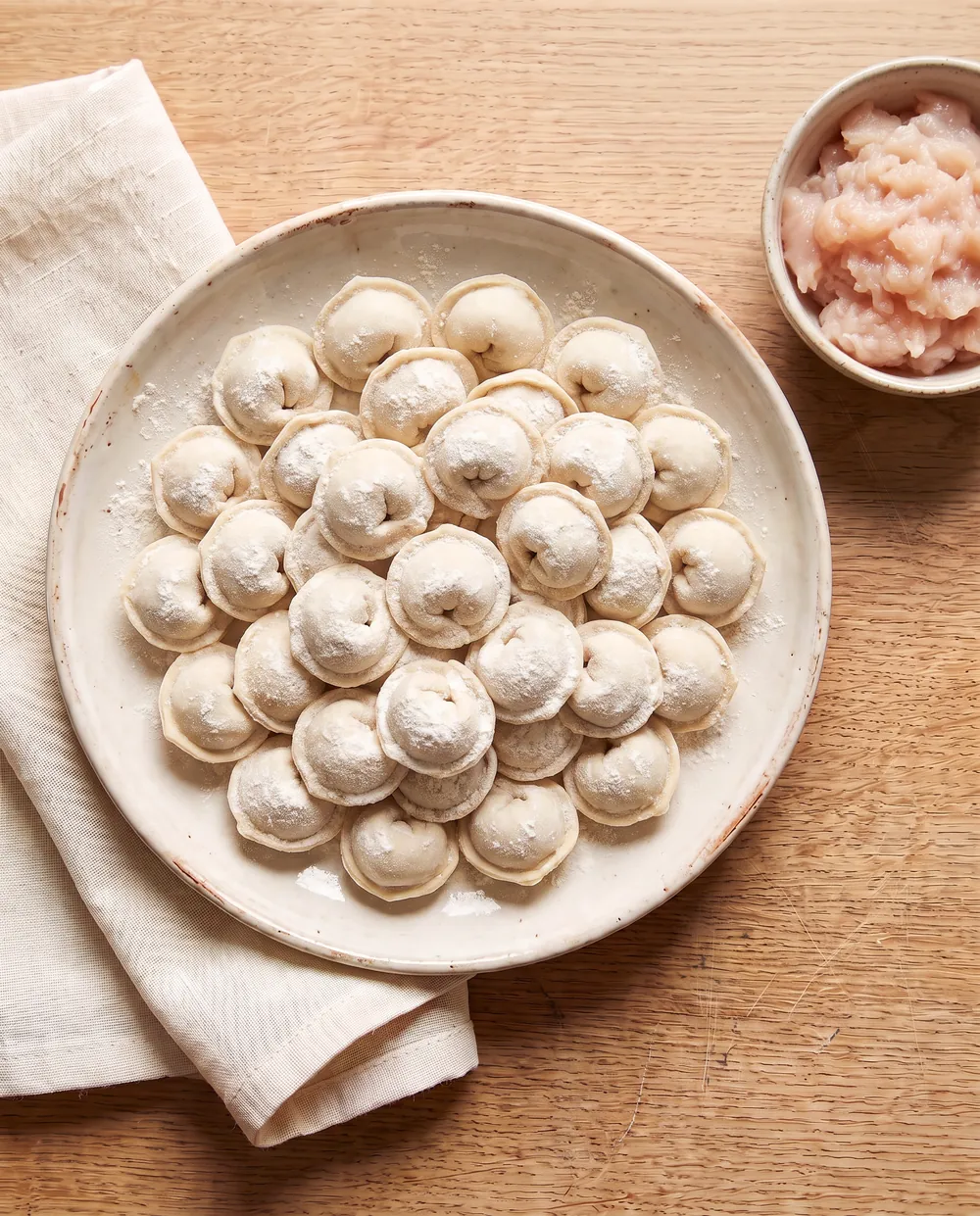 Пельмени куриные — сырой полуфабрикат, ручная лепка